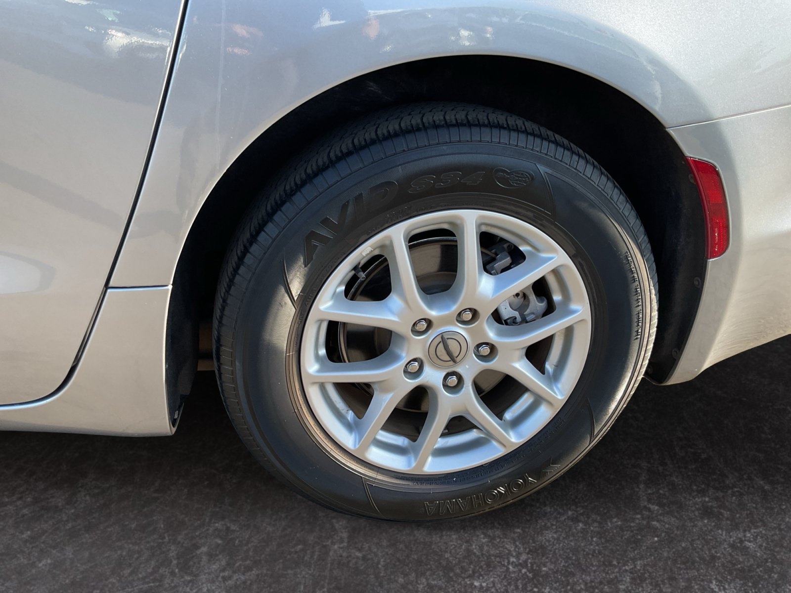 Used 2021 Chrysler Pacifica Touring-L FWD image 9