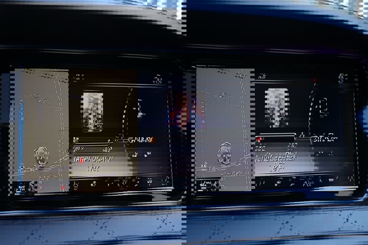 Used 2015 Mercedes-Benz S 63 AMG 4MATIC Sedan w/ Driver Assistance Package image 39