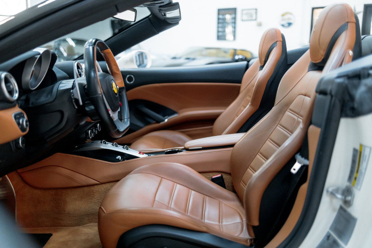 Used 2016 Ferrari California T image 43