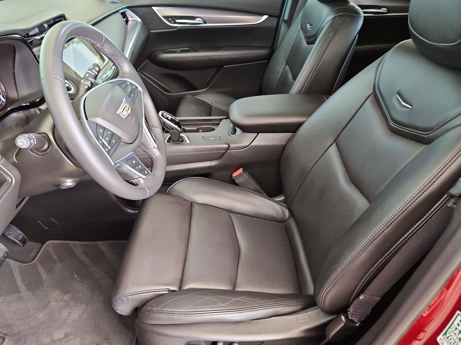 Used 2017 Cadillac XT5 Luxury w/ Driver Awareness Package FWD image 11