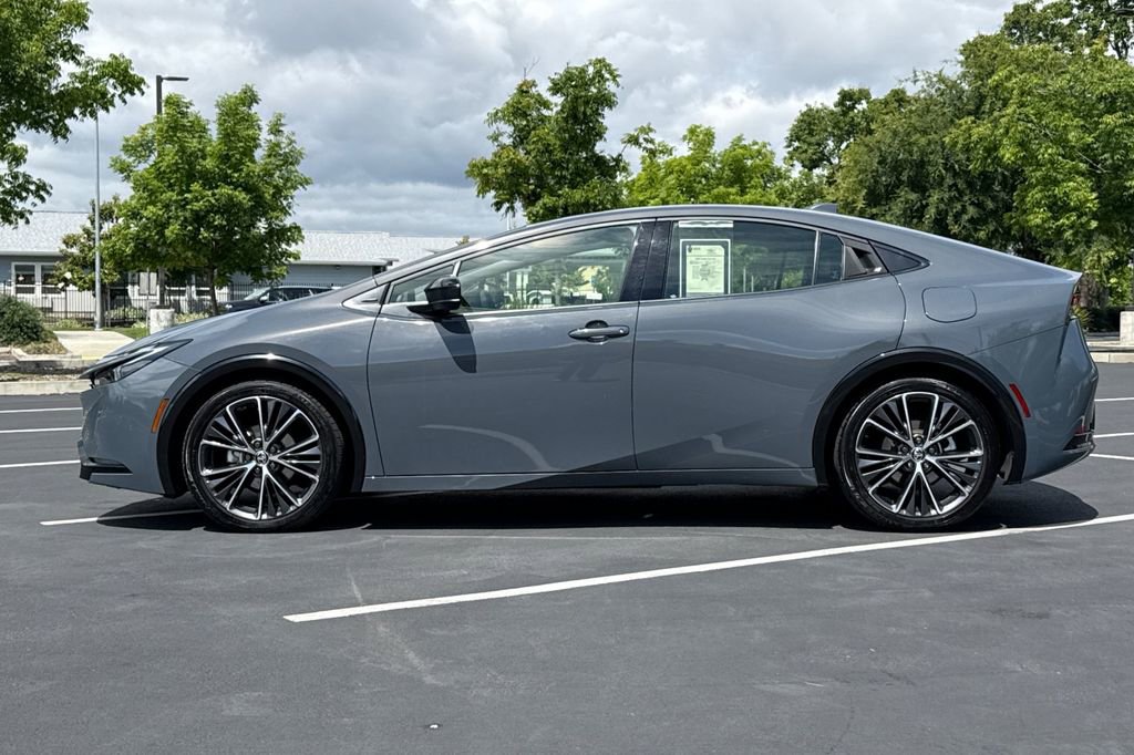 Used 2025 Toyota Prius XLE FWD image 14