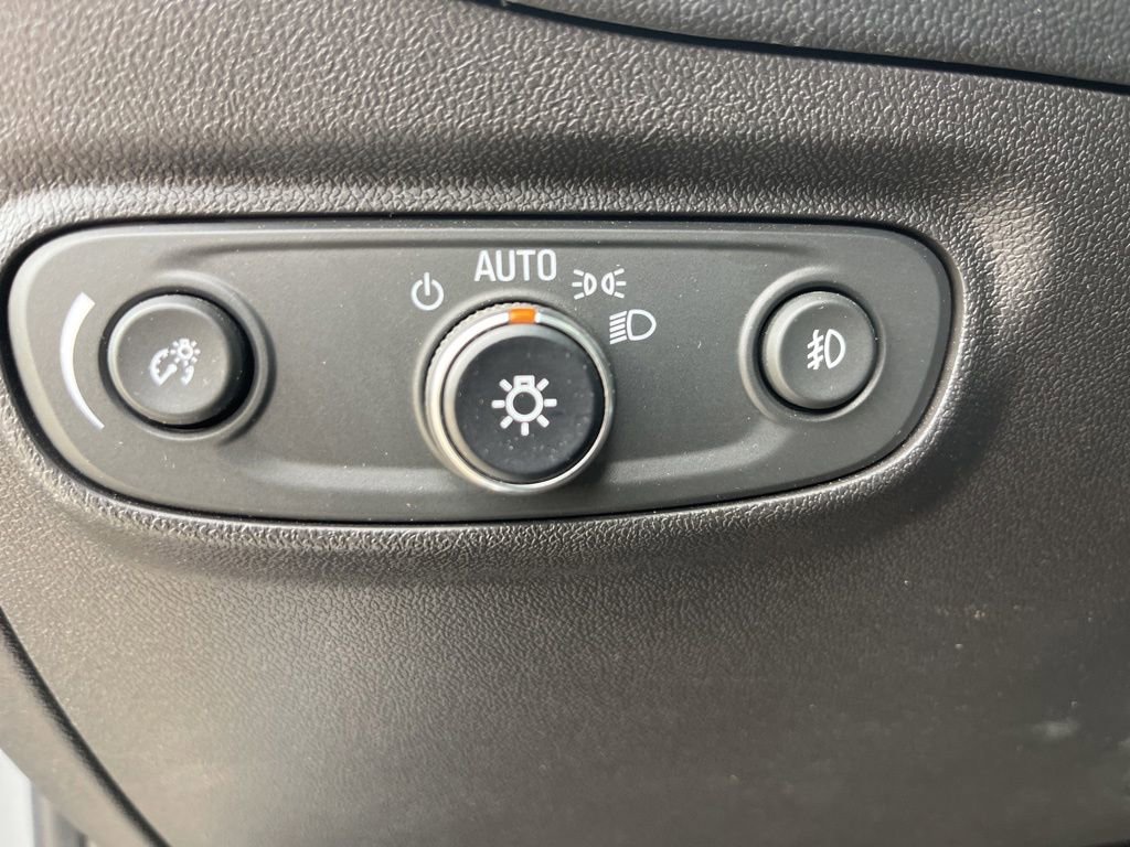 Used 2023 Chevrolet Equinox Premier w/ LPO, Floor Liner Package AWD/4WD image 16