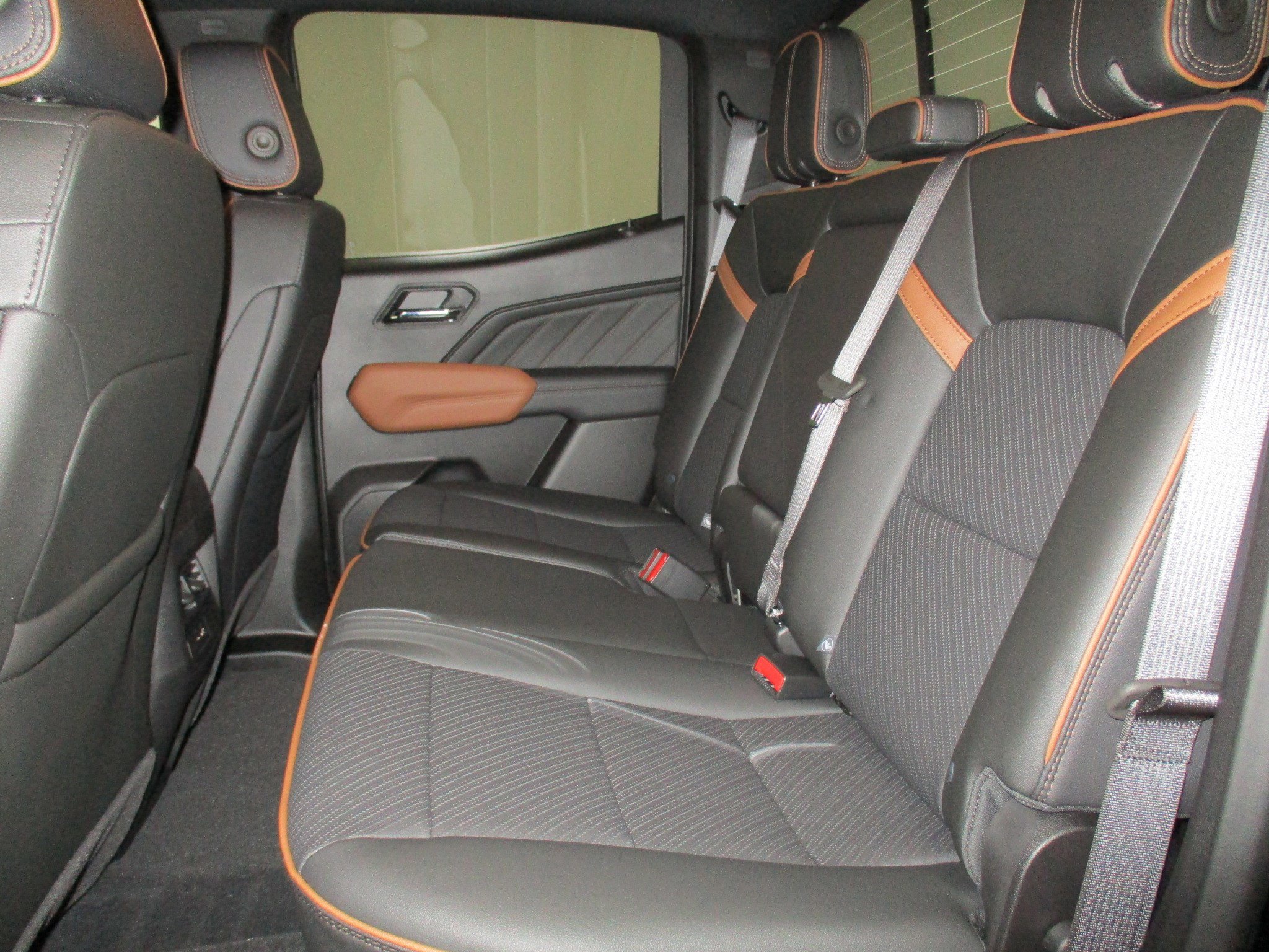 New 2025 GMC Canyon AT4 w/ AT4 Premium Package image 30