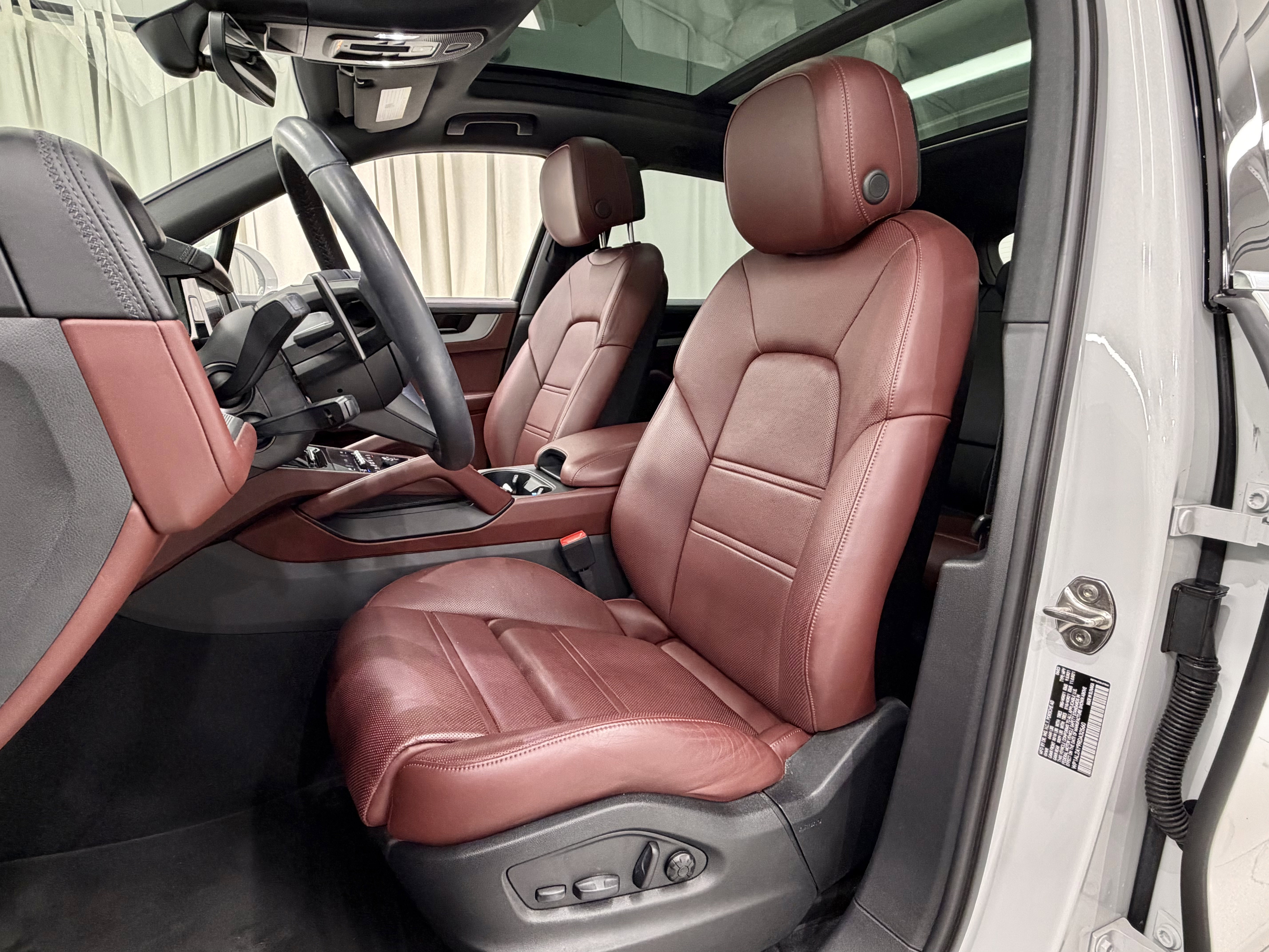 Certified 2024 Porsche Cayenne S image 31