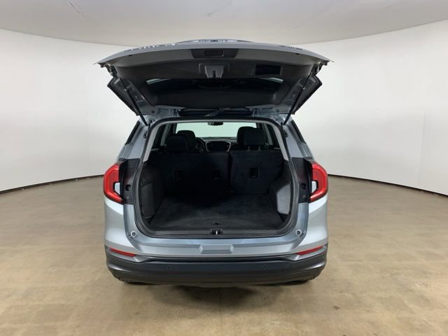 Used 2023 GMC Terrain SLE w/ Driver Convenience Package image 12