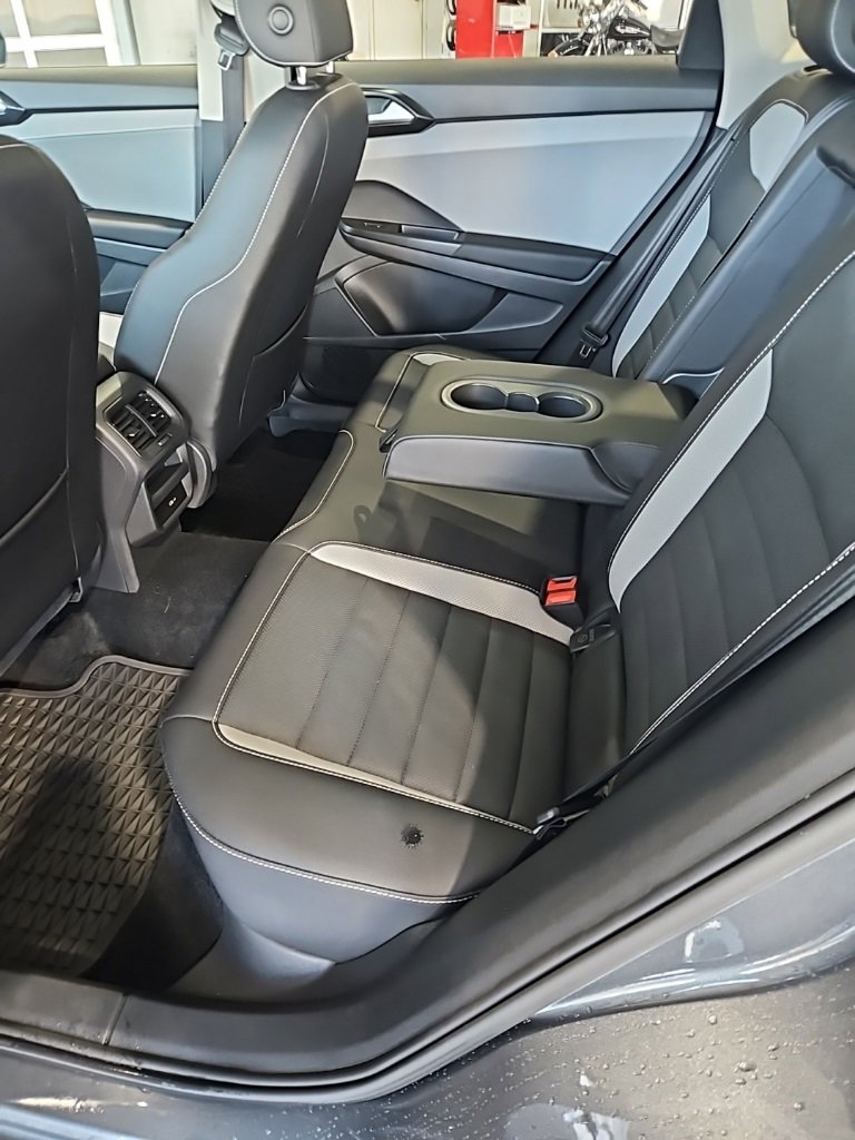 Used 2022 Volkswagen Taos SEL image 22