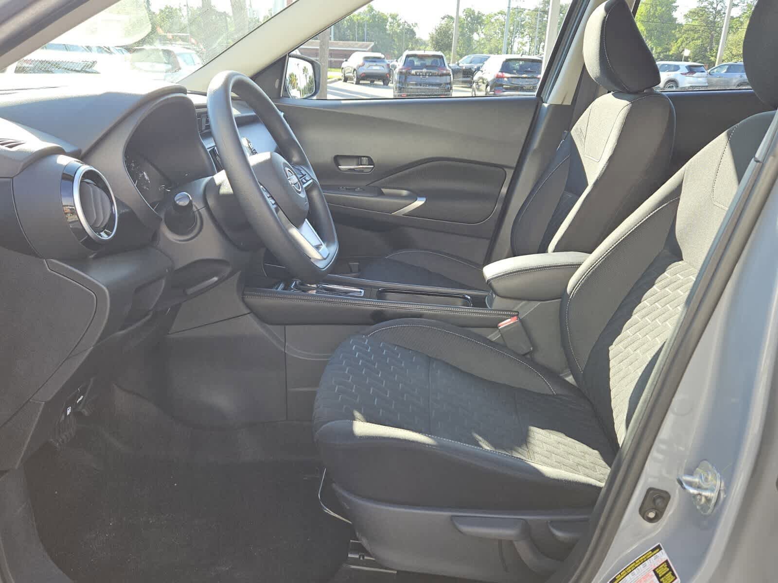 Used 2023 Nissan Kicks SV FWD image 3