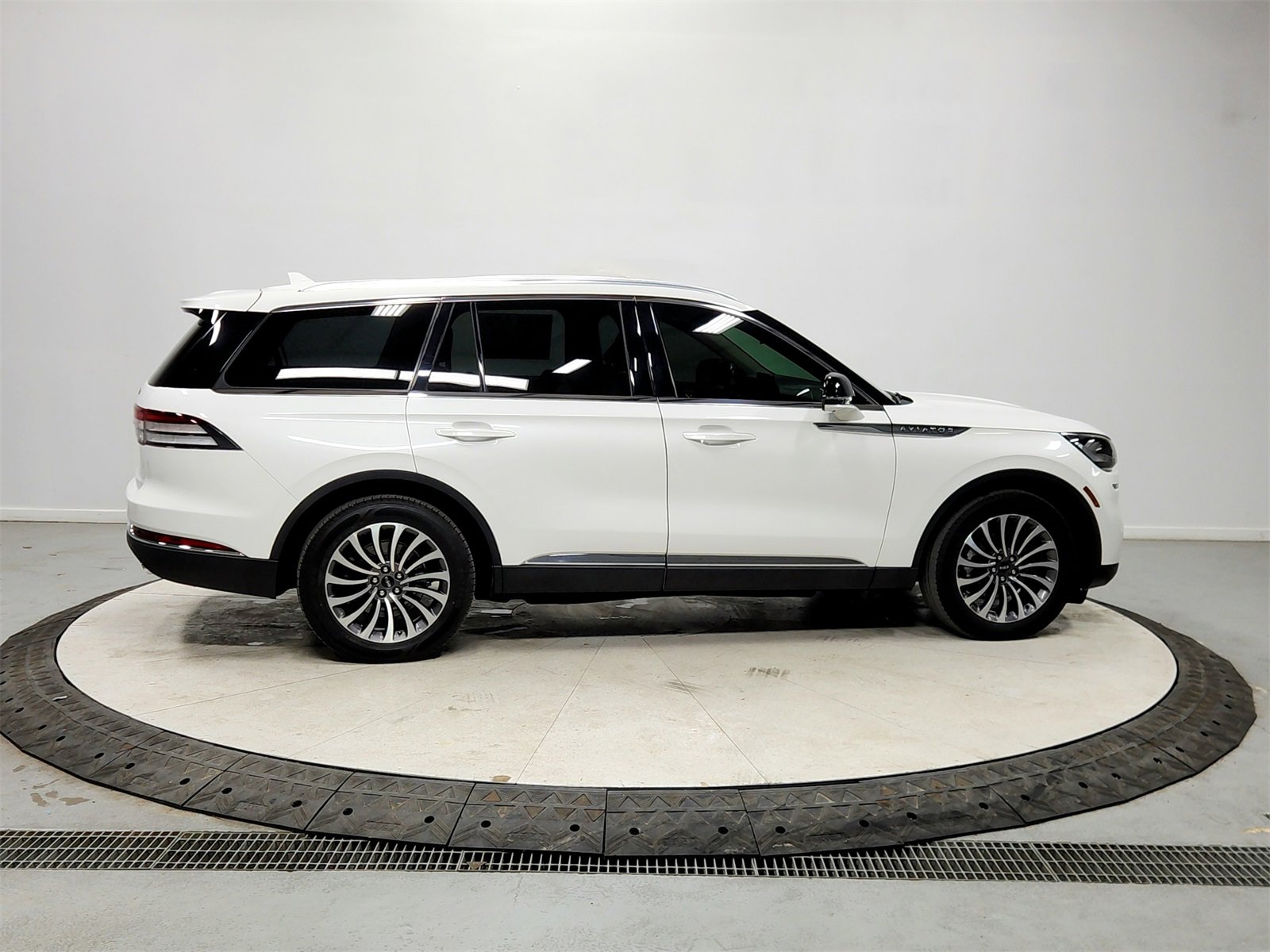 Used 2020 Lincoln Aviator Reserve image 8