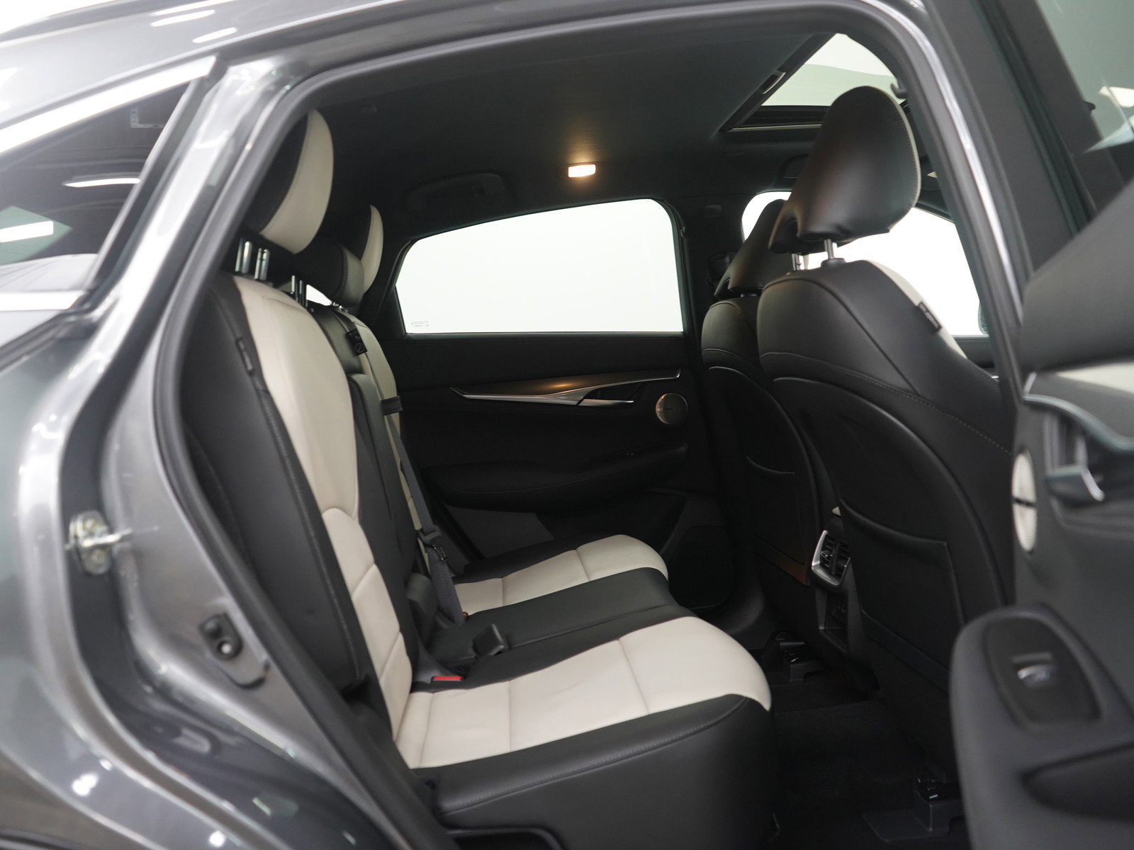 Used 2025 INFINITI QX55 Essential image 12