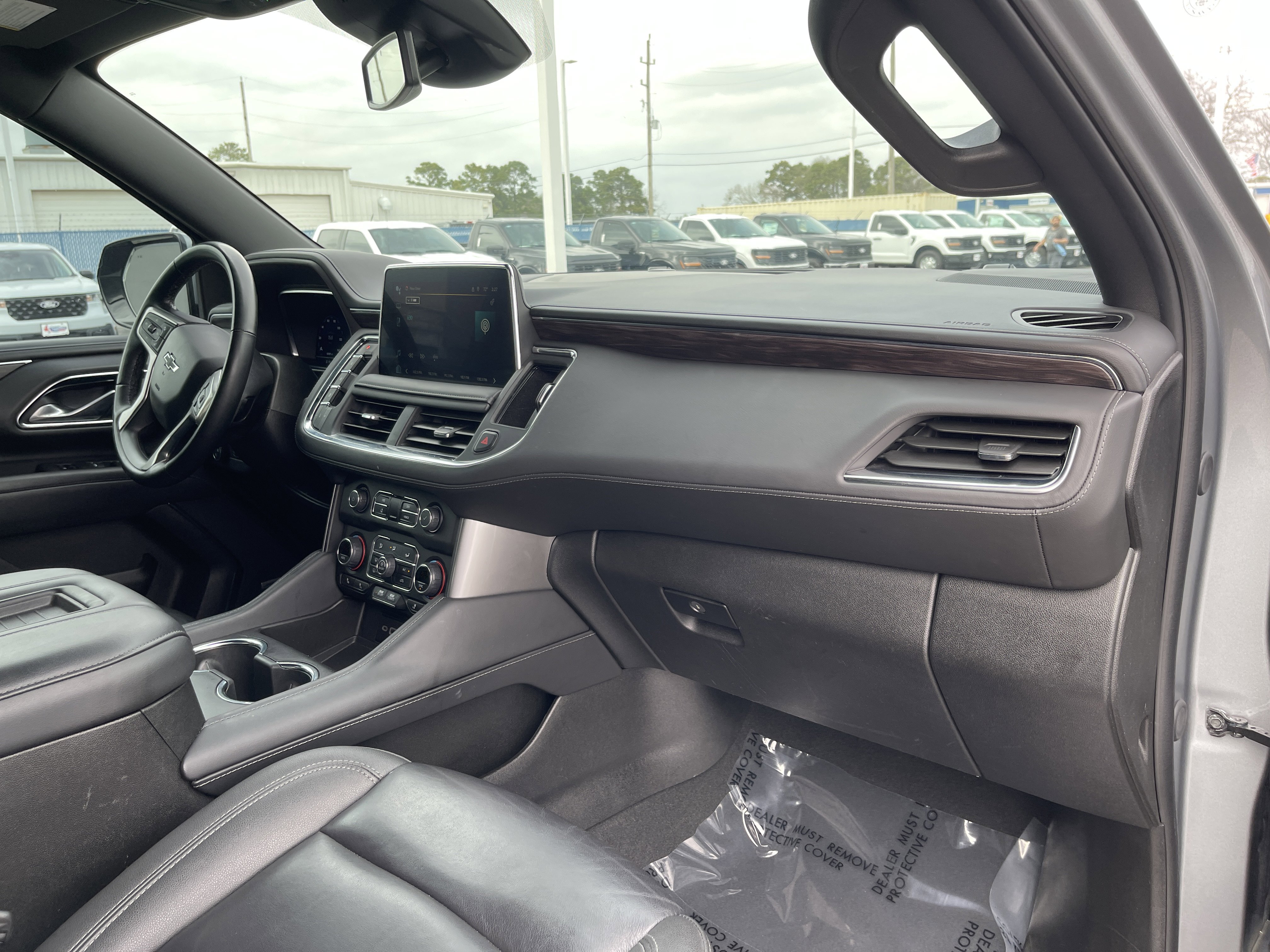 Used 2024 Chevrolet Tahoe Z71 w/ Luxury Package AWD/4WD image 14