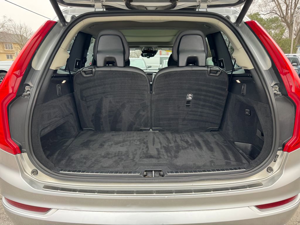 Used 2020 Volvo XC90 T6 Momentum w/ Protection Package Premier image 9
