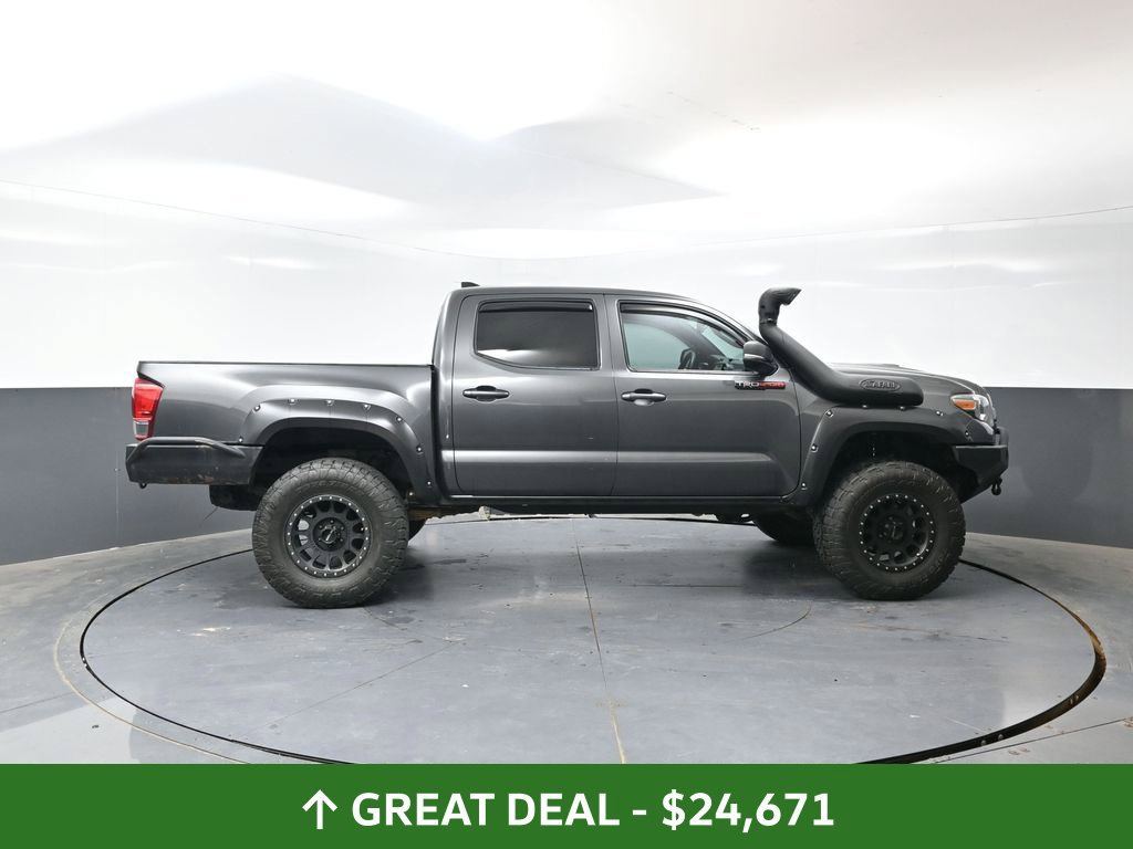 Used 2016 Toyota Tacoma TRD Sport w/ Towing Package AWD/4WD image 2