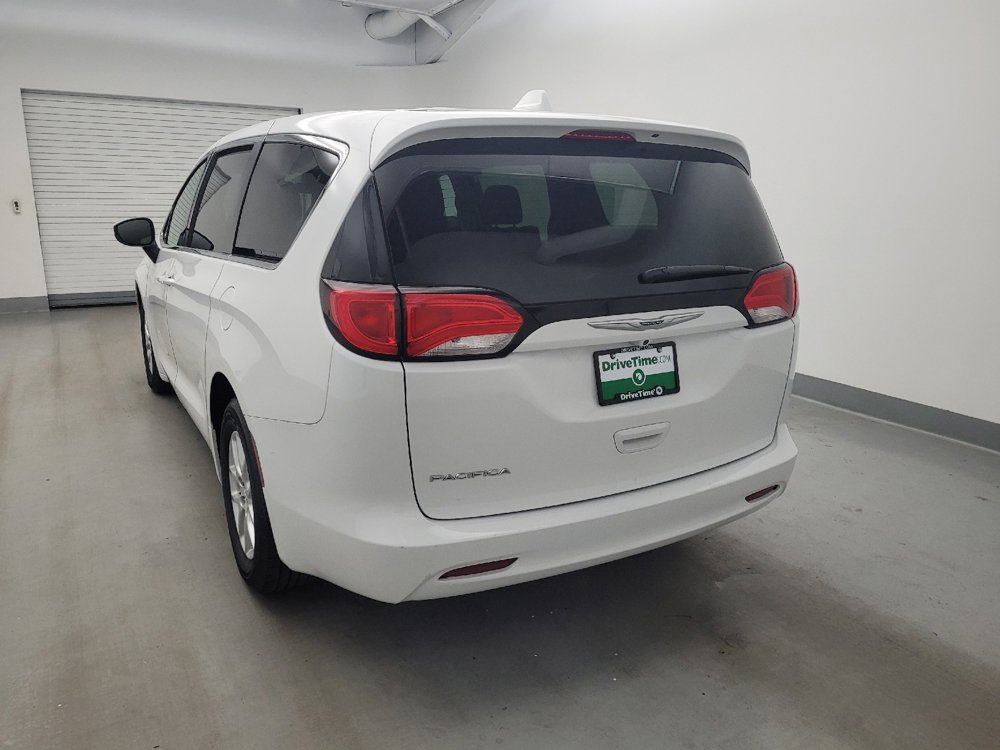 Used 2017 Chrysler Pacifica LX FWD image 6