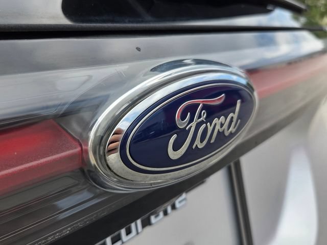 Used 2018 Ford Edge Titanium w/ Technology Package FWD image 14