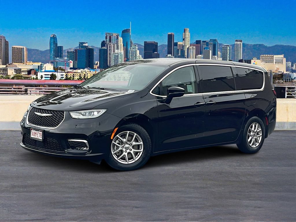 Used 2024 Chrysler Pacifica Touring-L FWD image 2