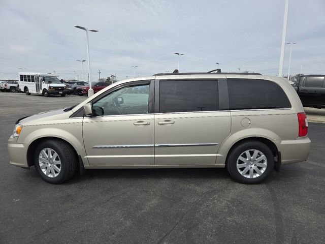 Used 2015 Chrysler Town & Country Touring FWD image 19