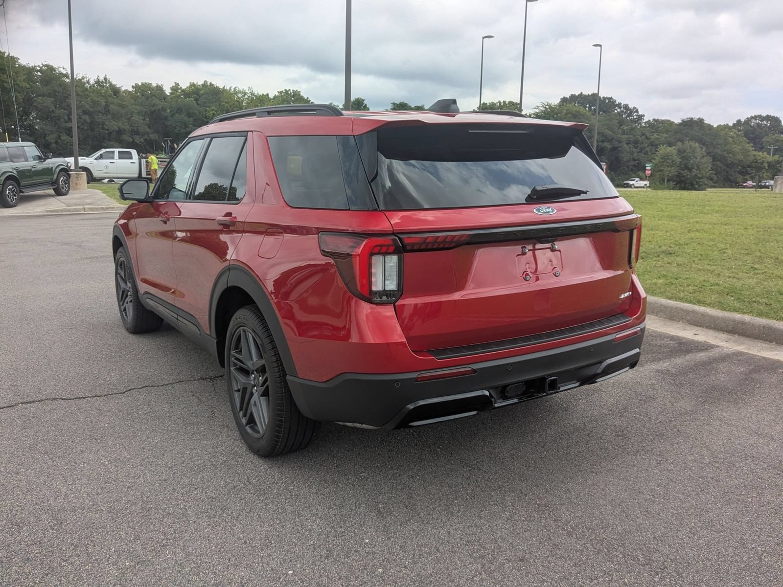 New 2026 Ford Explorer ST-Line w/ ST-Line Street Pack AWD/4WD image 5