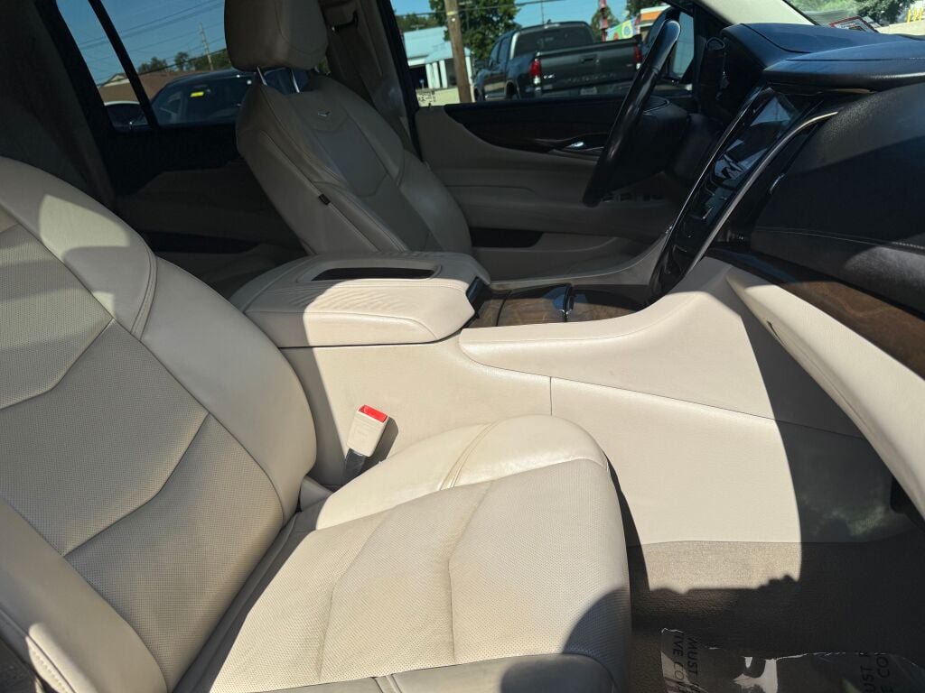 Used 2018 Cadillac Escalade ESV Premium Luxury w/ LPO, Radiant Package AWD/4WD image 30