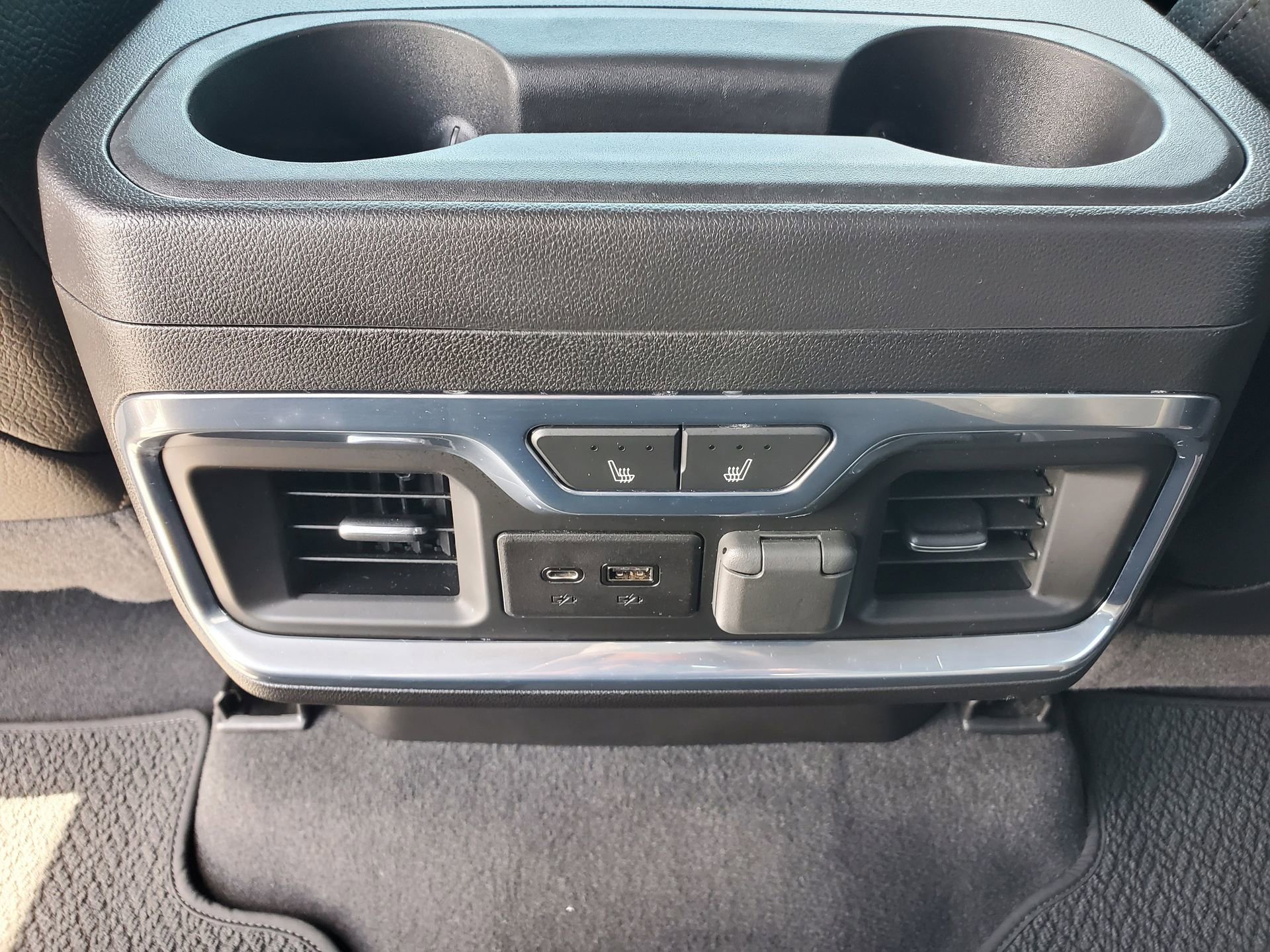 Used 2022 GMC Sierra 3500 Denali w/ Denali Ultimate Package image 12