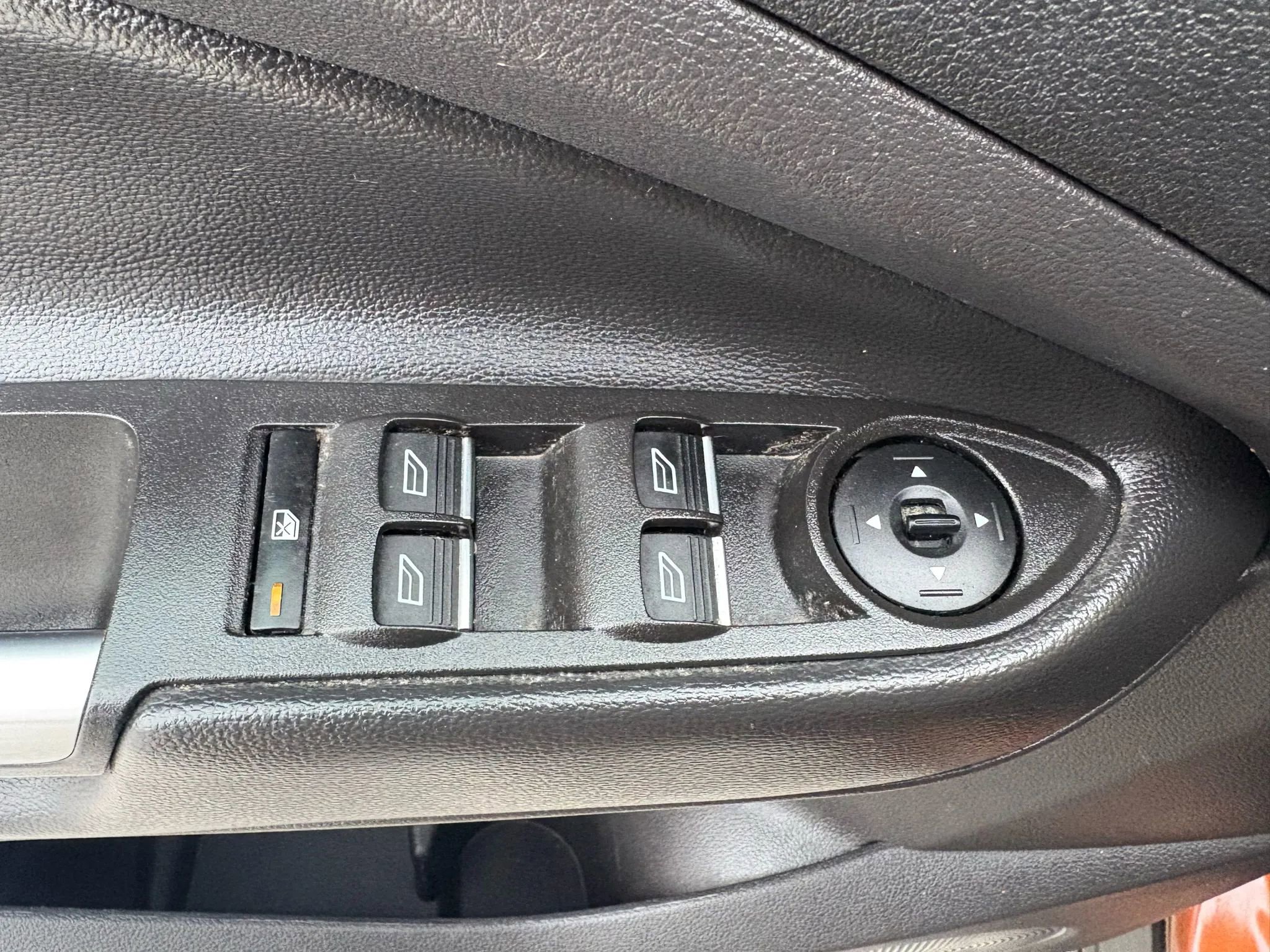 Used 2017 Ford Escape Titanium image 19