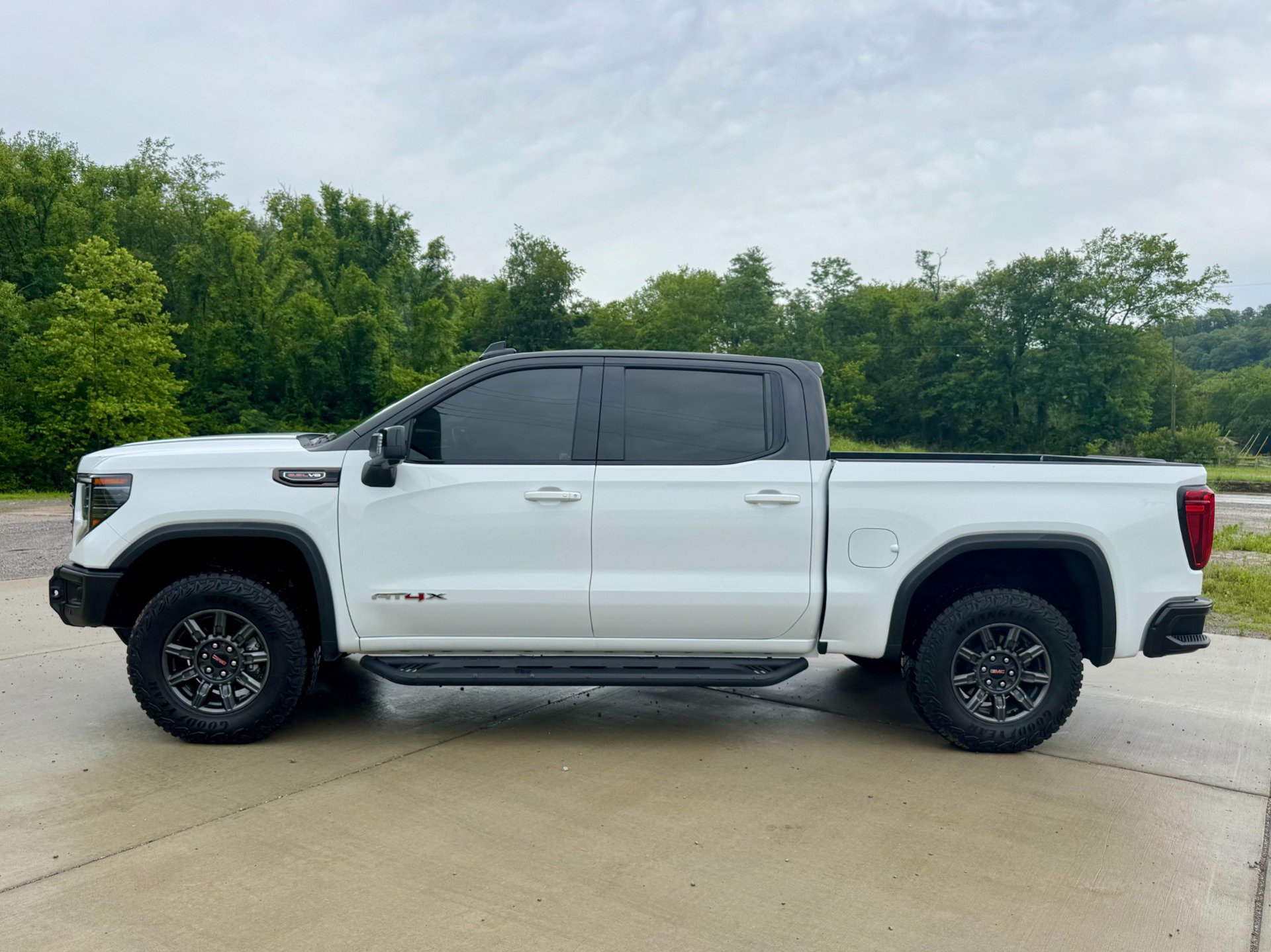 Used 2024 GMC Sierra 1500 AT4X image 8