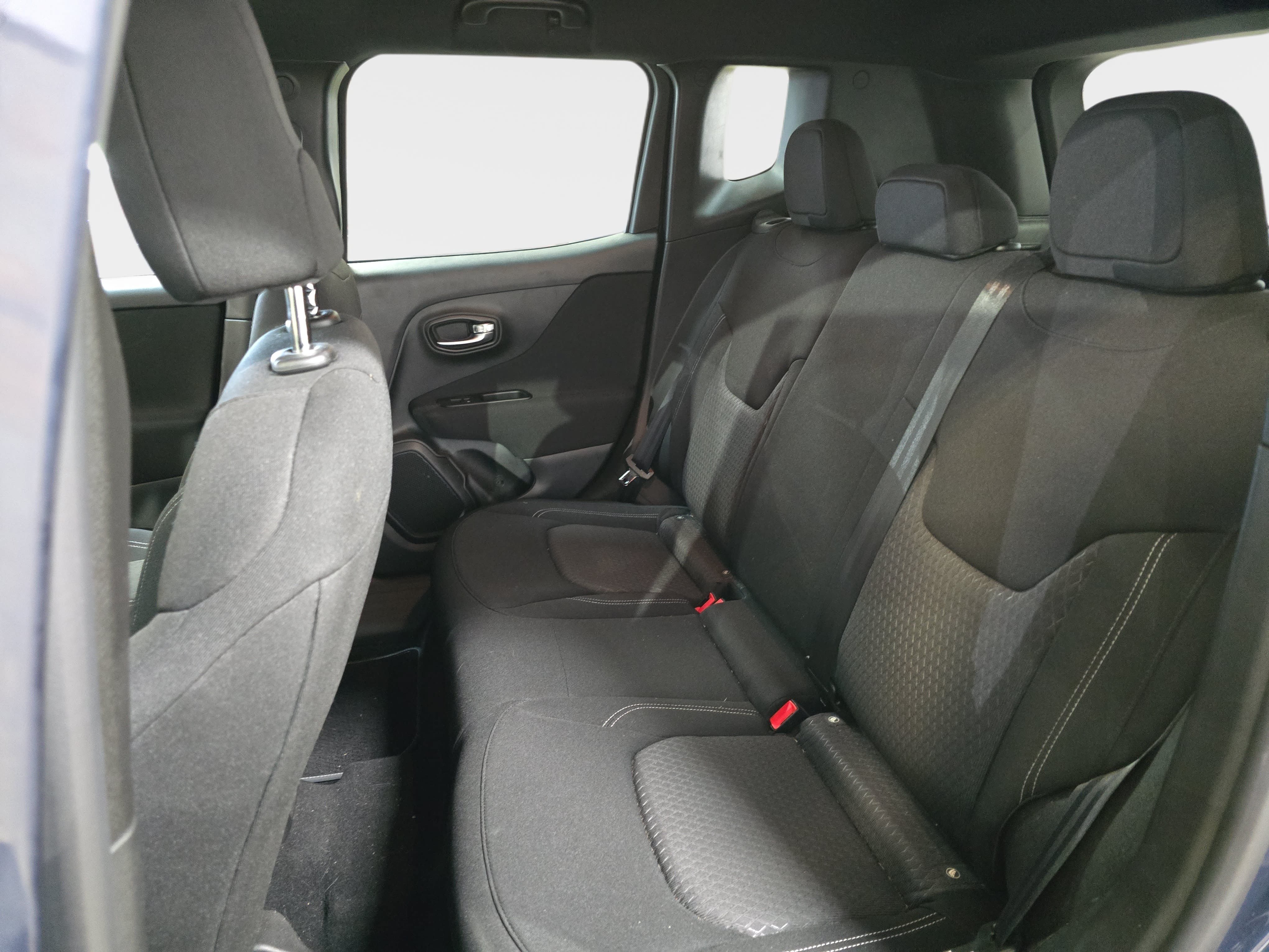 Used 2021 Jeep Renegade Latitude FWD image 11