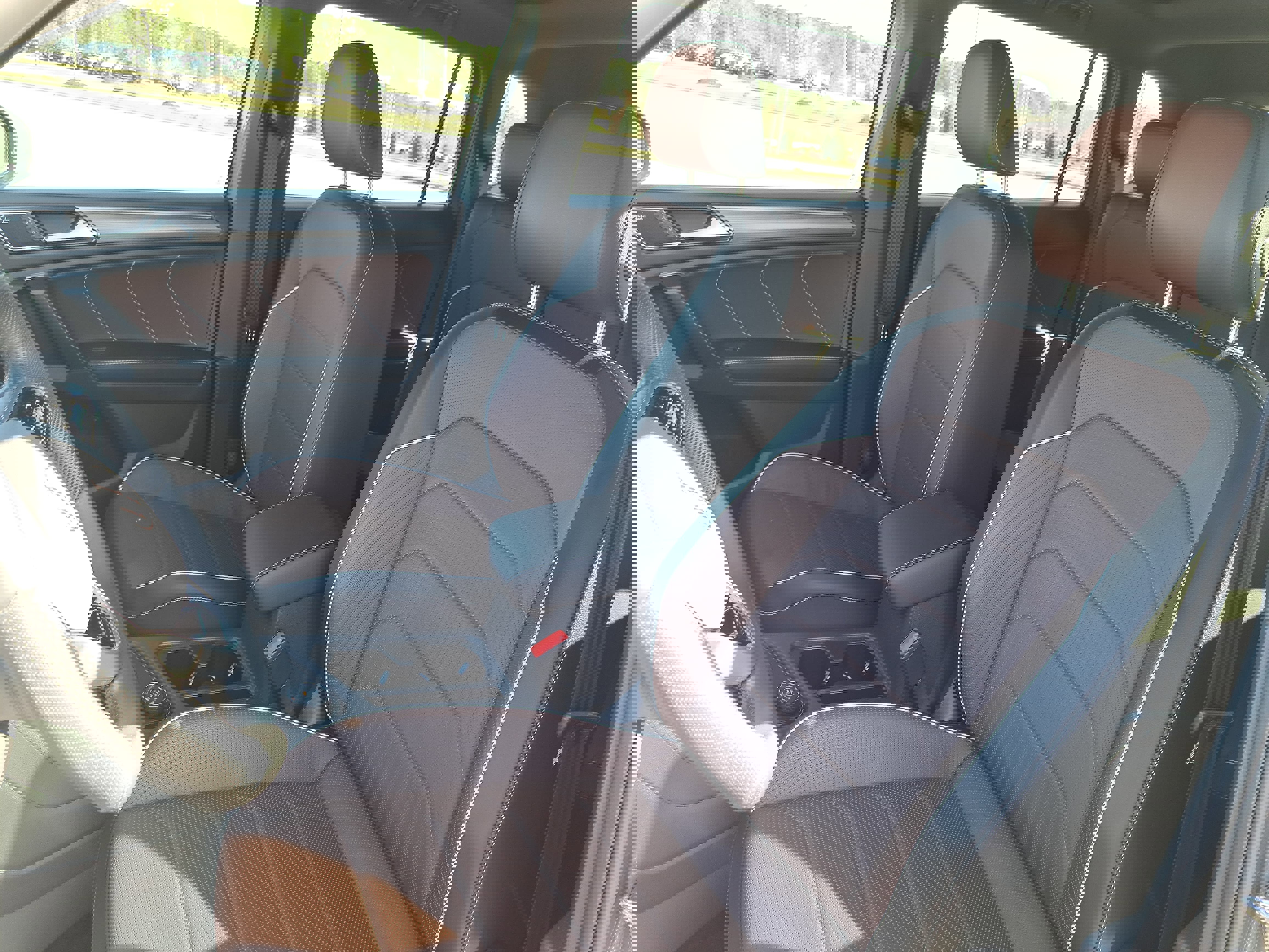 Certified 2024 Volkswagen Tiguan SEL R-Line image 15