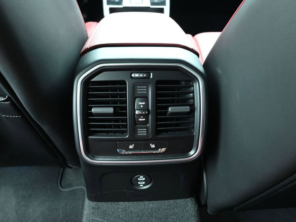 Certified 2023 Porsche Macan image 17