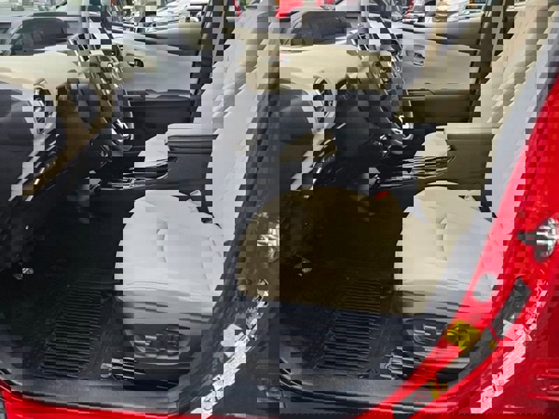 Used 2022 Toyota Prius XLE image 6