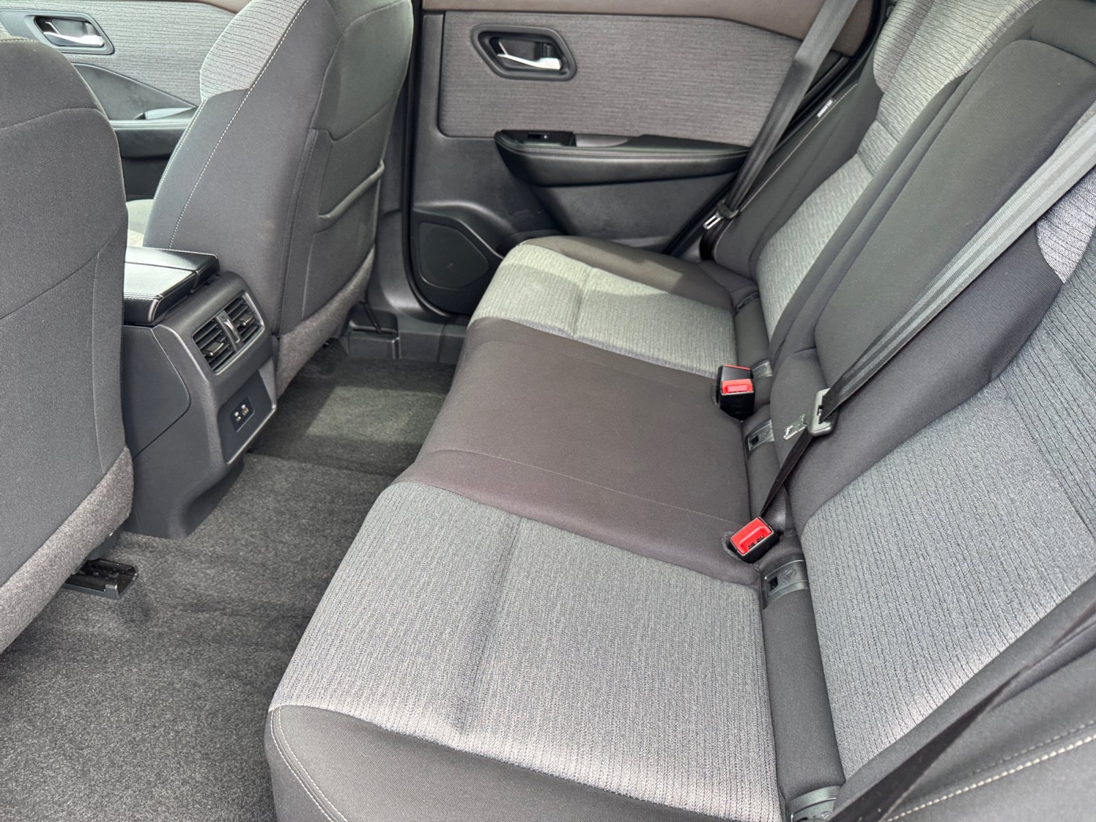 Used 2023 Nissan Rogue SV AWD/4WD image 16