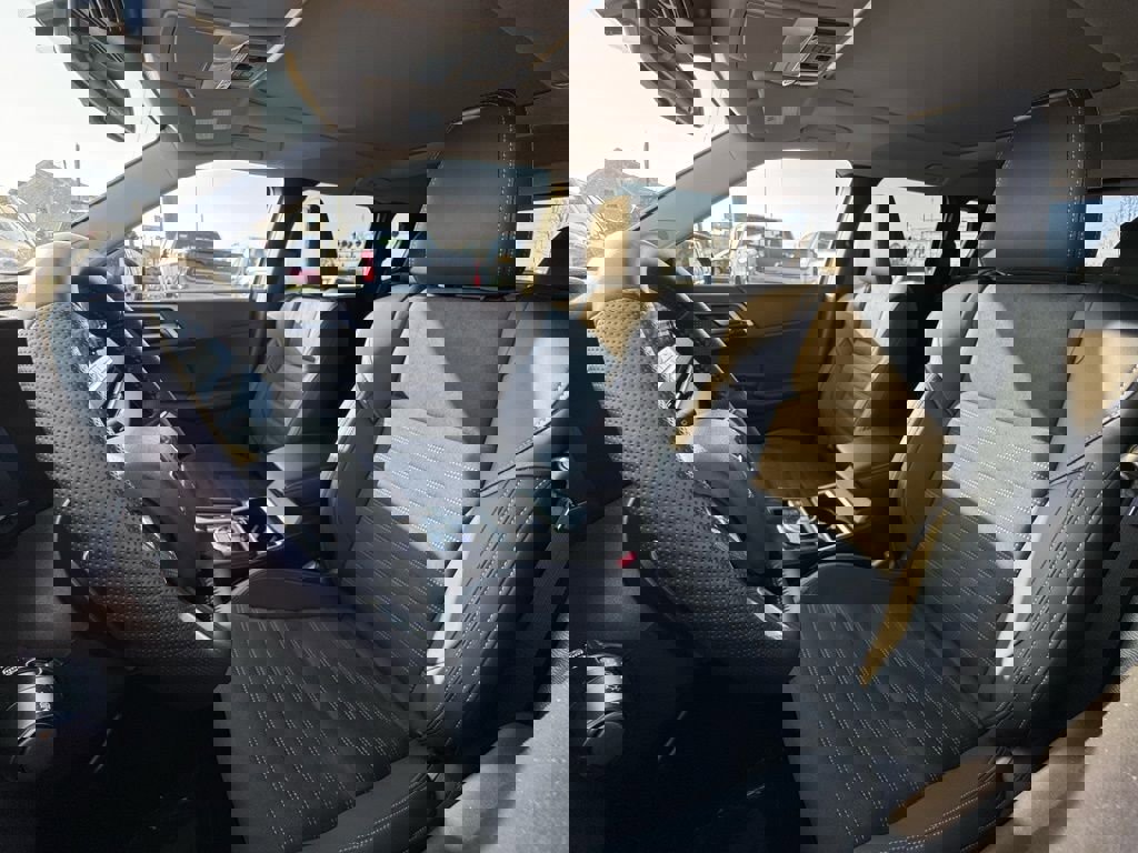 Used 2025 Mitsubishi Outlander SE image 14