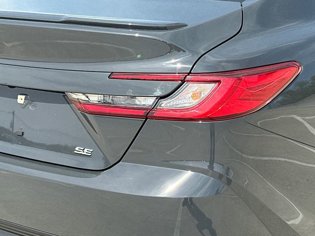 Used 2025 Toyota Camry SE image 5