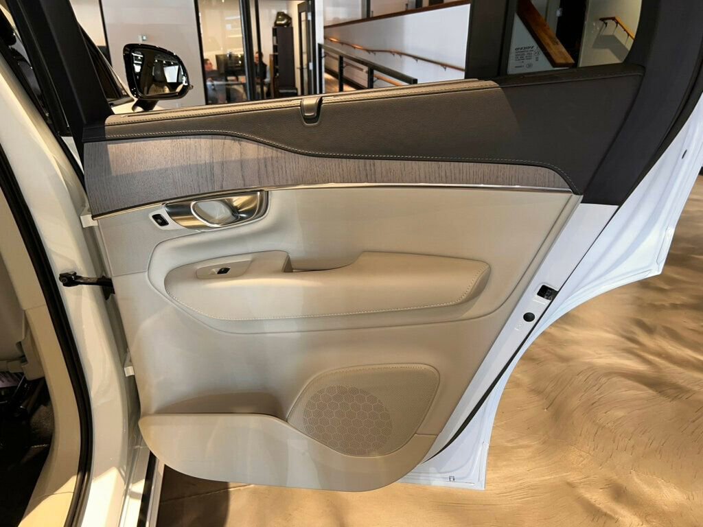 Used 2023 Volvo XC90 T8 Ultimate image 30