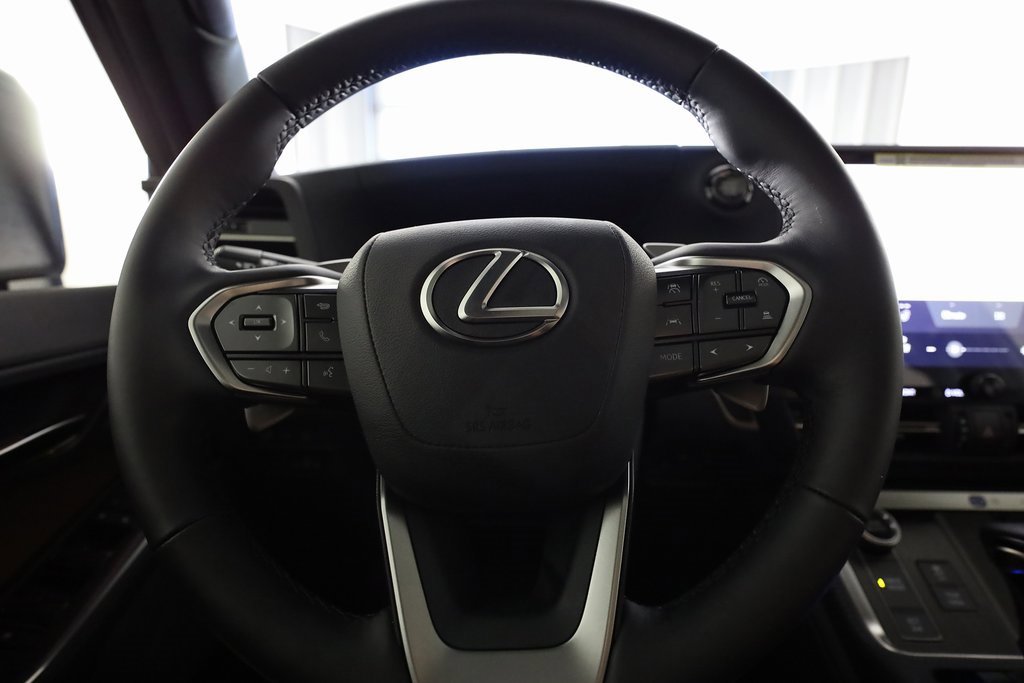Used 2025 Lexus GX 550 w/ Accessory Package (2T) image 23