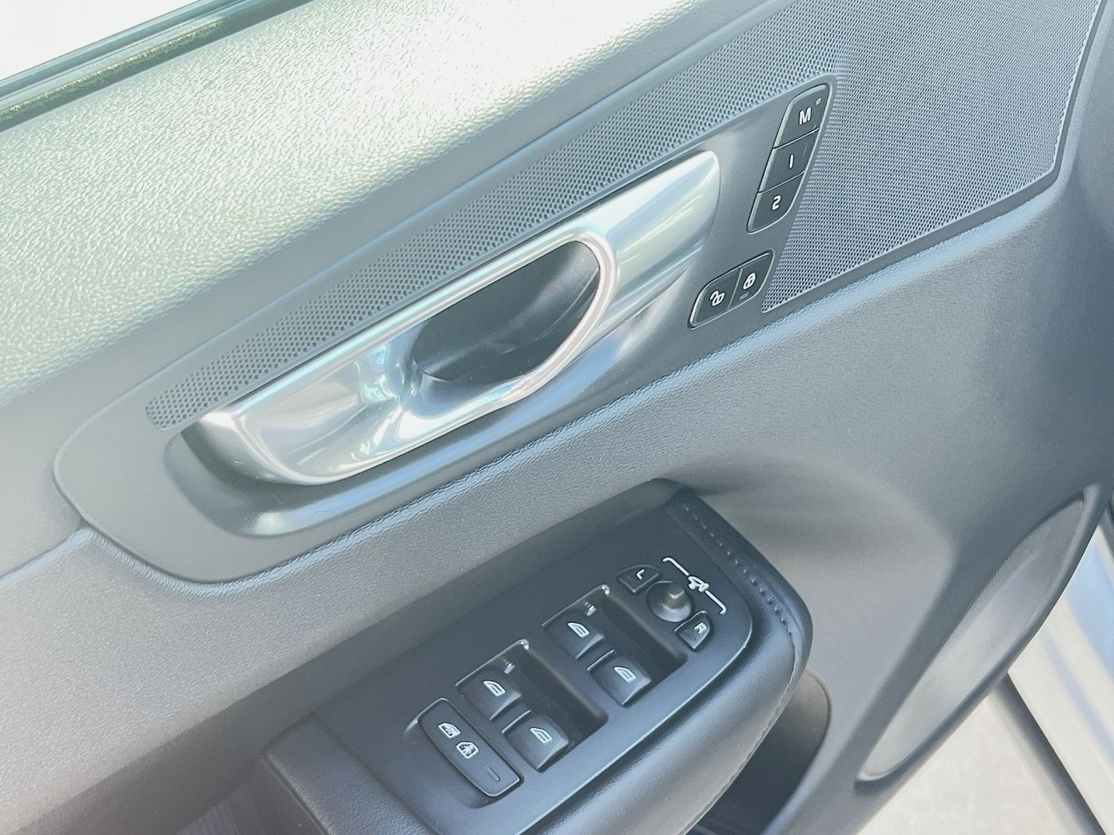 Used 2023 Volvo XC60 B5 Plus w/ Protection Package Premier image 15