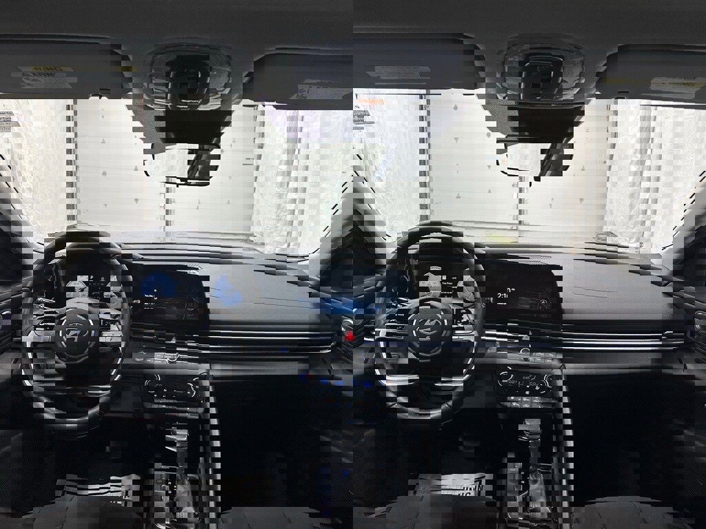 Used 2025 Hyundai Elantra SEL w/ Cargo Package image 40