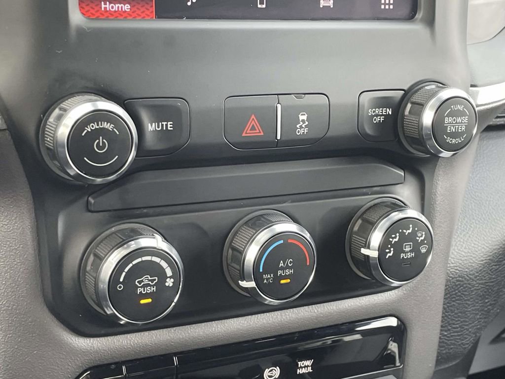 Used 2024 RAM 2500 Big Horn AWD/4WD image 30