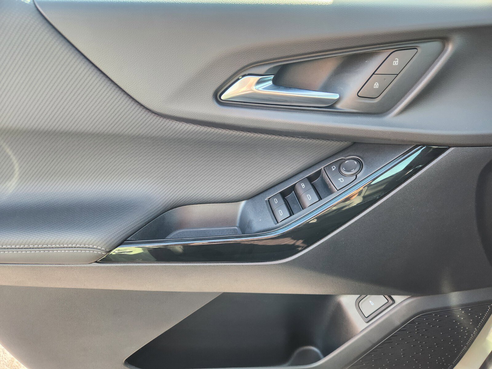 New 2026 Chevrolet Equinox LT w/ Convenience Package II image 12