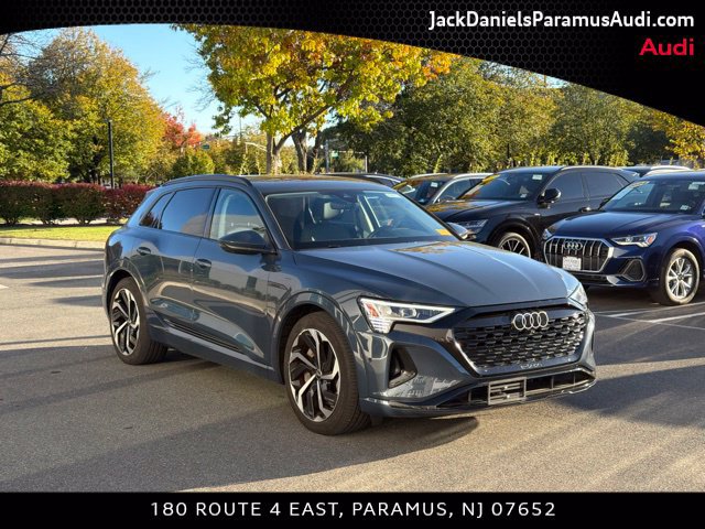 Used 2024 Audi Q8 e-tron Premium Plus w/ Premium Plus Package AWD/4WD image 3