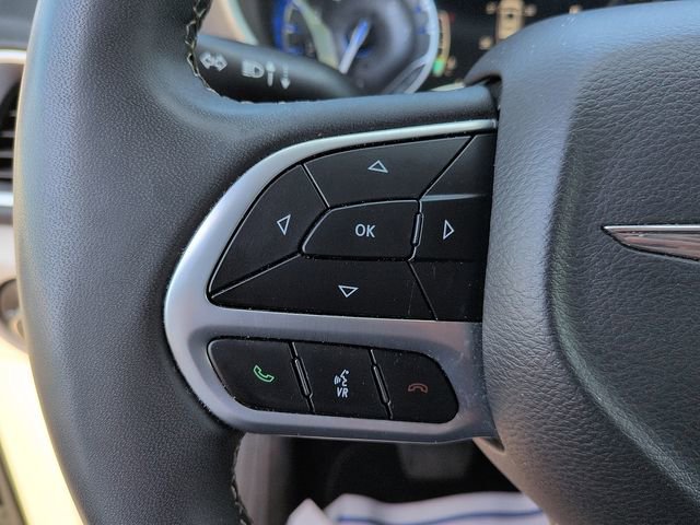 Used 2024 Chrysler Pacifica Touring-L image 18