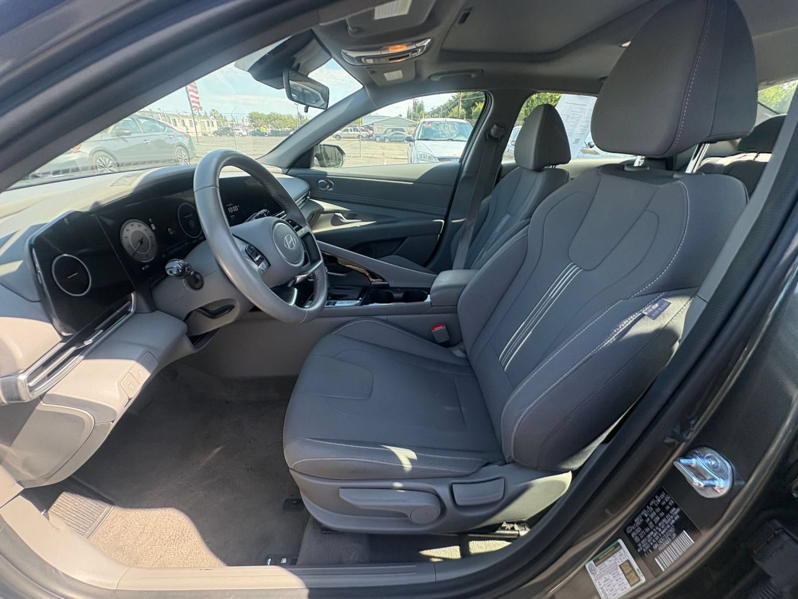 Used 2025 Hyundai Elantra SEL FWD image 26