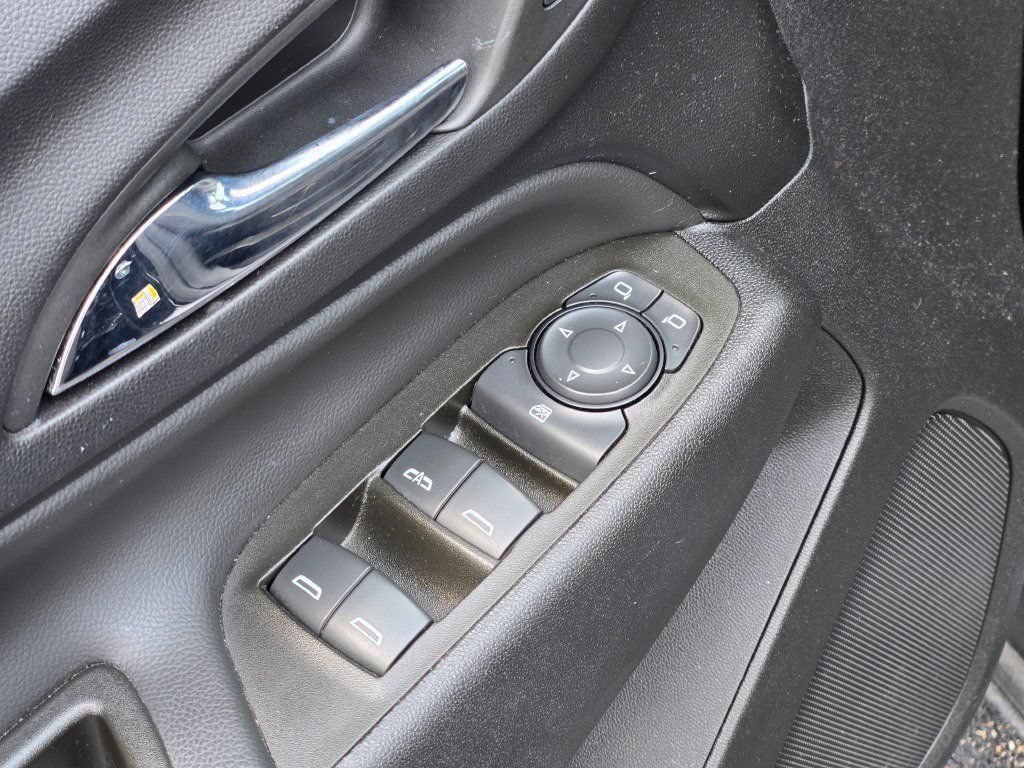 Used 2023 Chevrolet Equinox LT FWD image 19