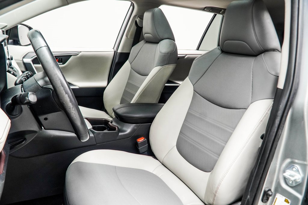 Used 2019 Toyota RAV4 Limited image 33