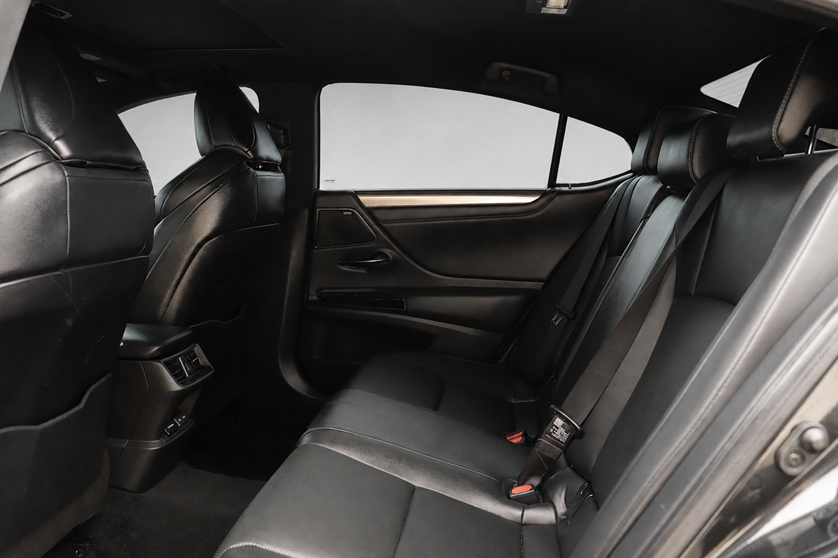 Used 2023 Lexus ES 350 F Sport w/ Accessory Package (Z2) FWD image 17