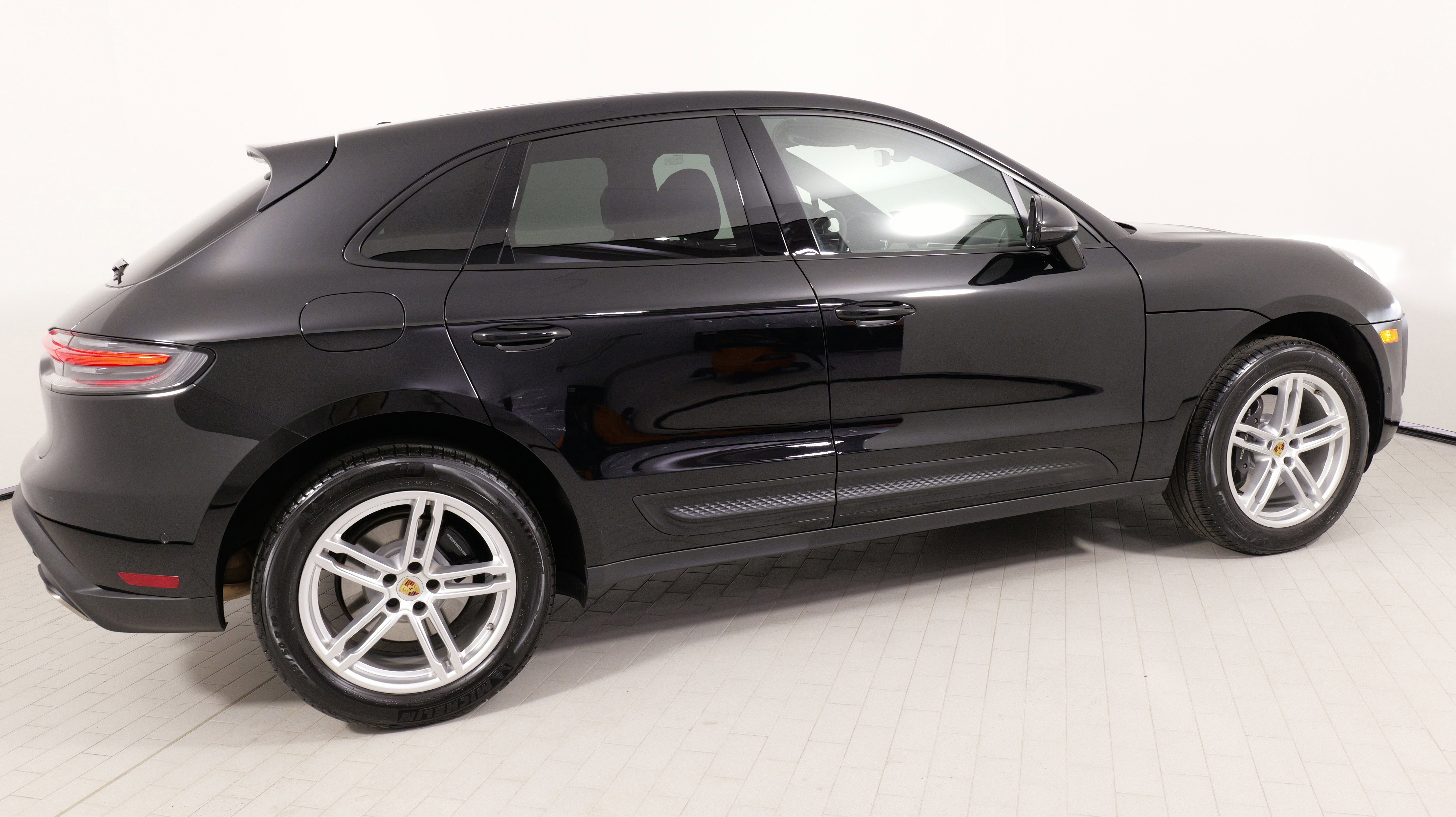 Used 2025 Porsche Macan image 10