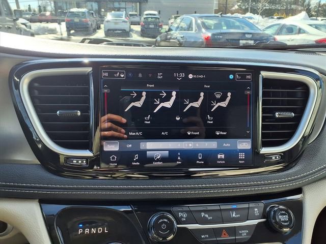 Used 2021 Chrysler Pacifica Touring-L FWD image 19