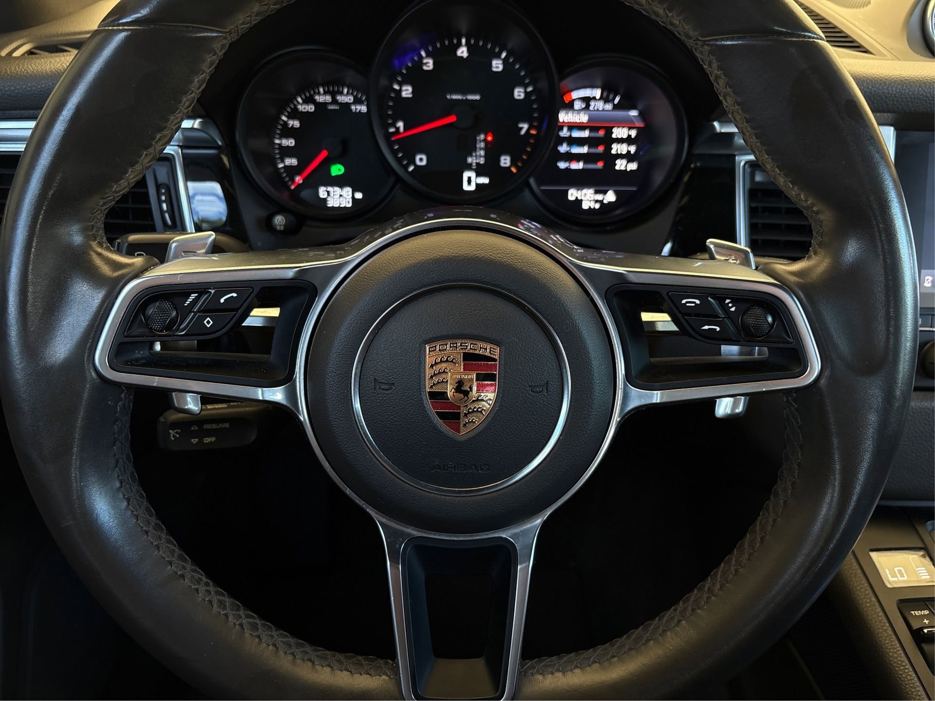 Used 2018 Porsche Macan w/ Premium Package Plus image 18