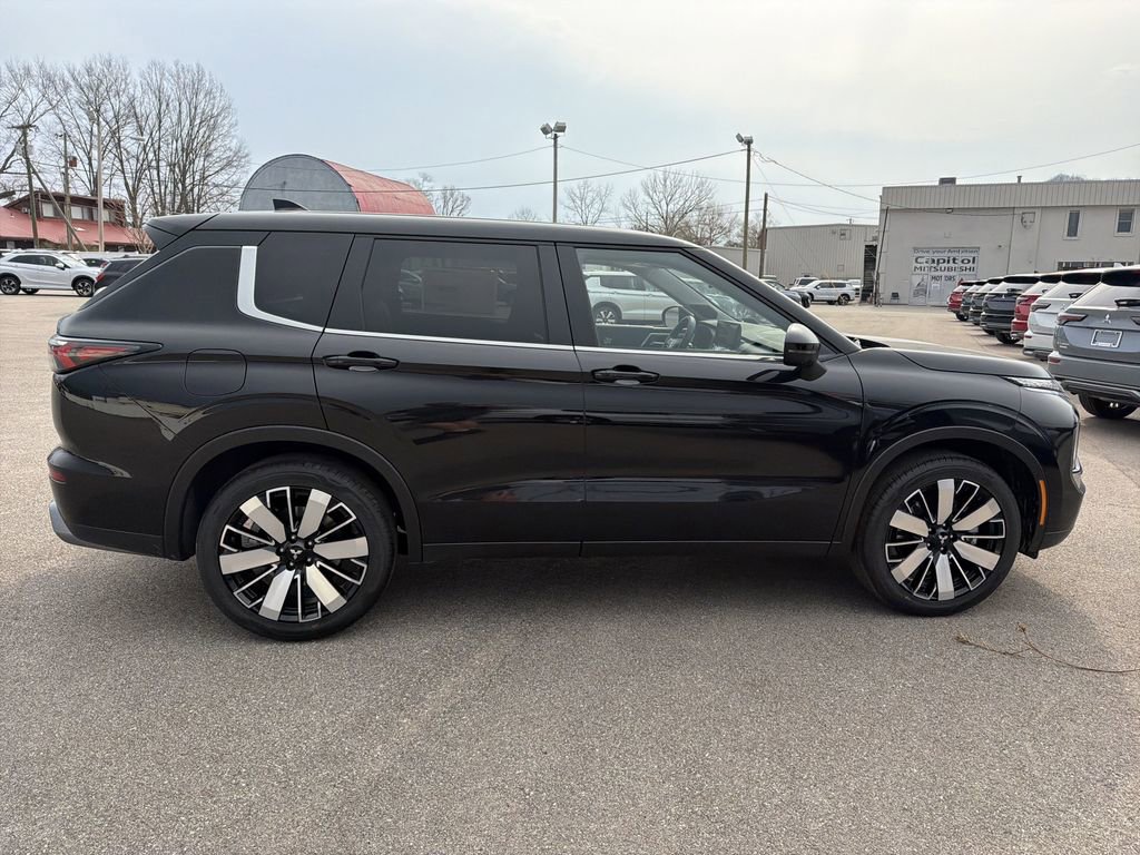 New 2026 Mitsubishi Outlander SE AWD/4WD image 2