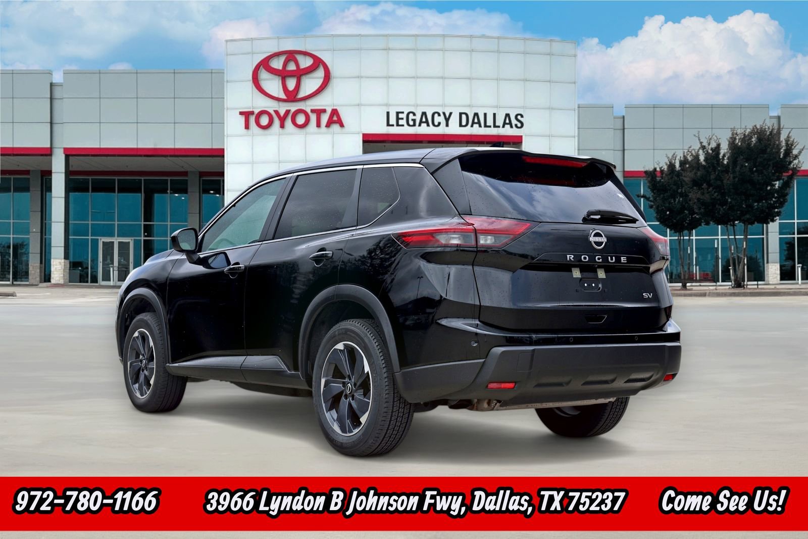 Used 2024 Nissan Rogue SV image 7