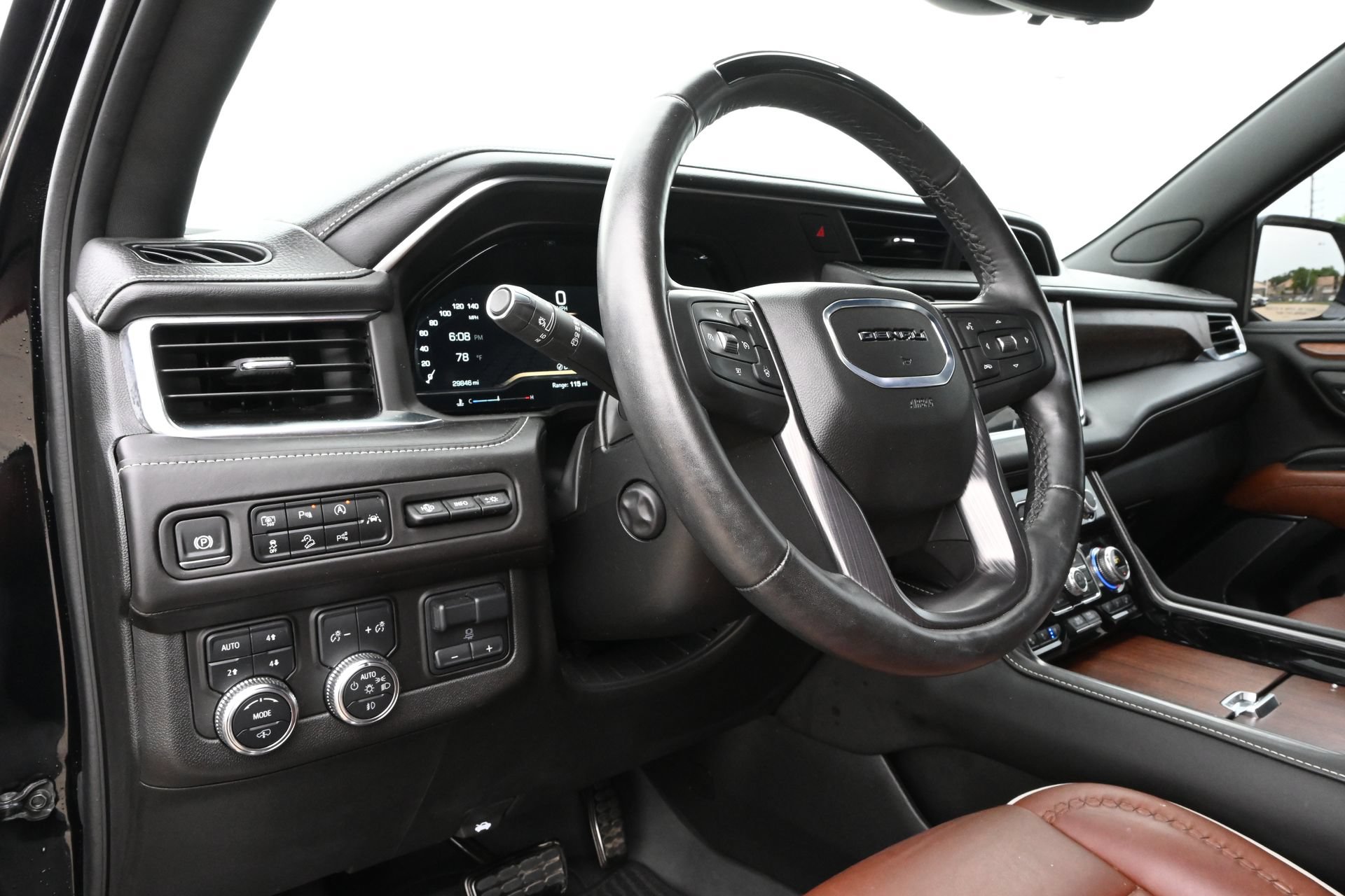 Used 2024 GMC Yukon XL Denali Ultimate AWD/4WD image 16